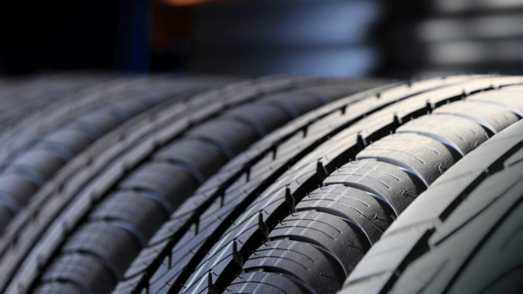 Encontre pneus para SUVs e pick-ups em Barretos na RS Pneus e Rodas, com variedade e preços competitivos. Atendimento personalizado.