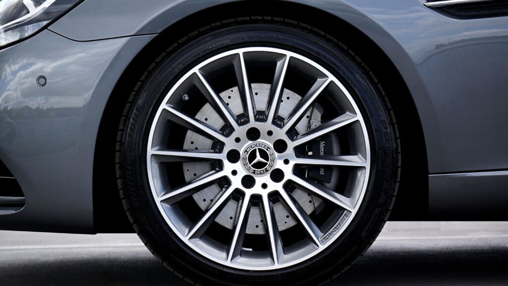 Descubra a nova promoção de rodas aro 13 em Barretos na RS Pneus e Rodas. Qualidade e preço acessível para seu carro.